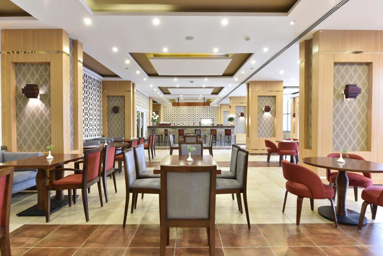 Tolip North Coast Hotel El Alamein Exterior foto The restaurant at the hotel