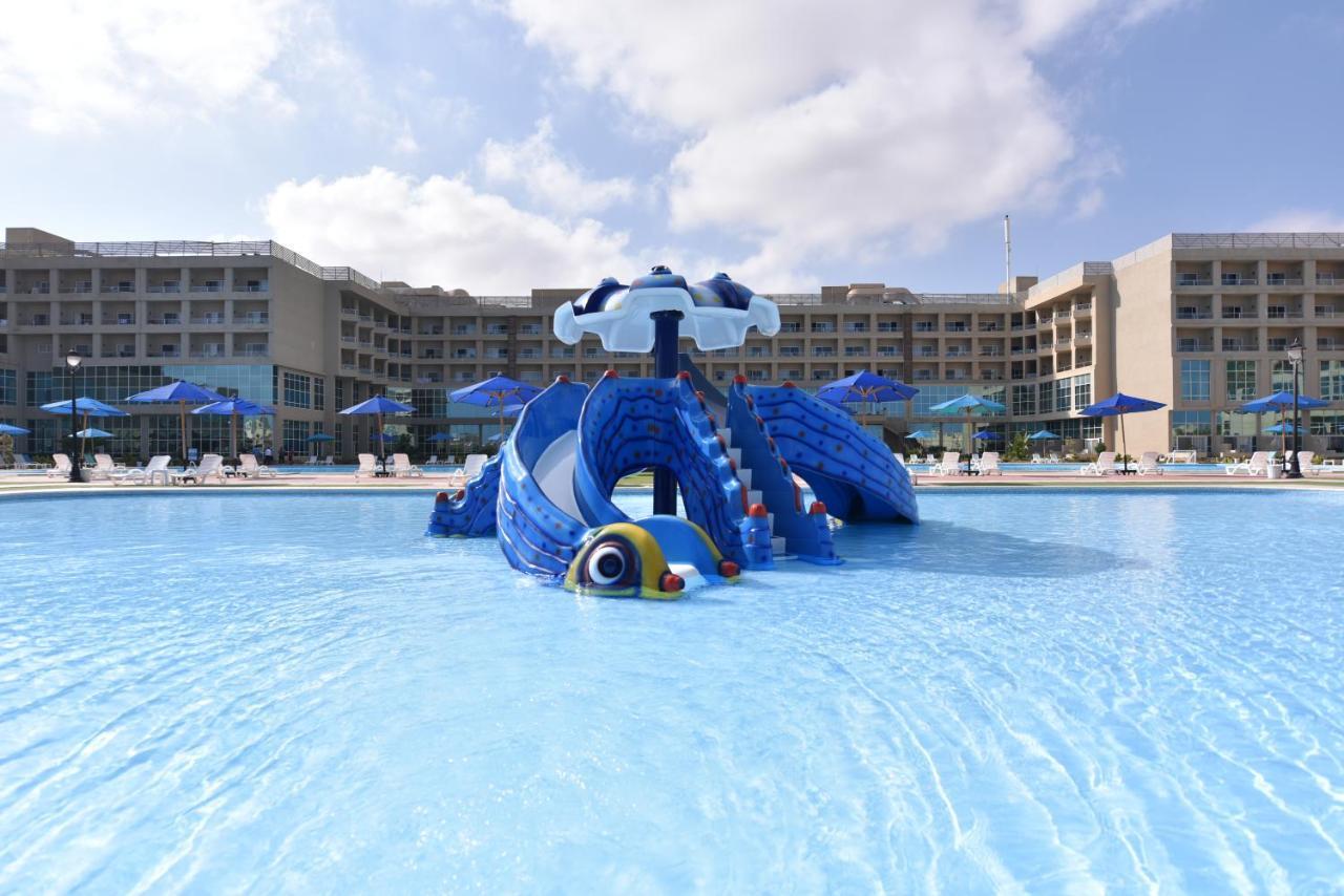 Tolip North Coast Hotel El Alamein Exterior foto The water park at the hotel