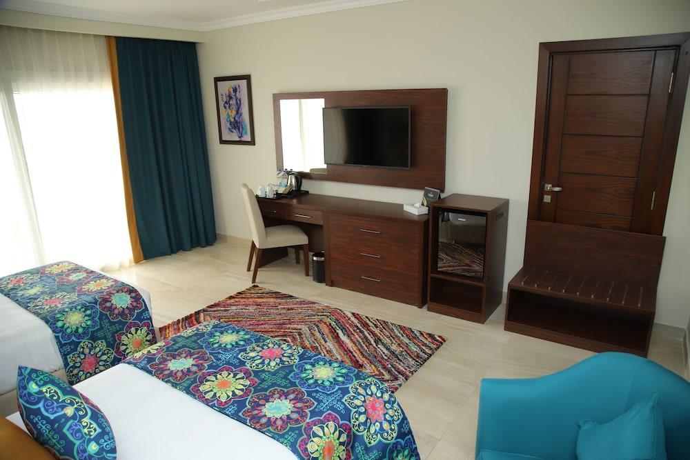 Tolip North Coast Hotel El Alamein Exterior foto A room at the hotel